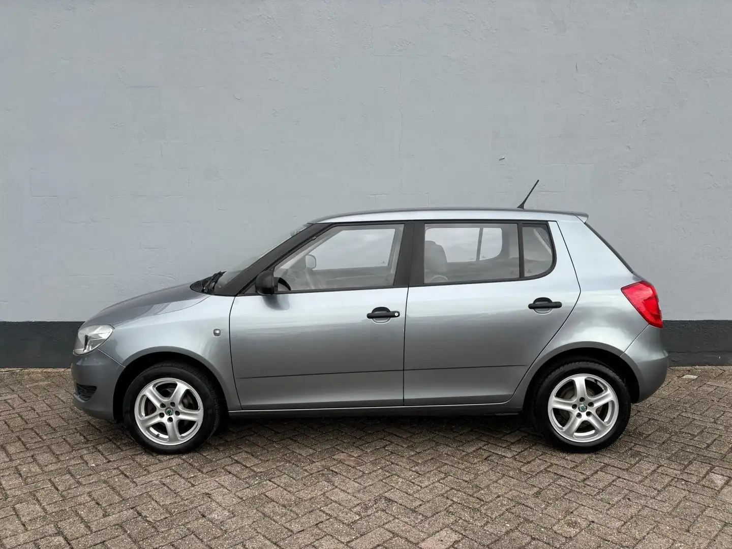 Skoda Fabia 1.2 TSI Arctic 5-Deurs - Airco - LMV Grau - 2