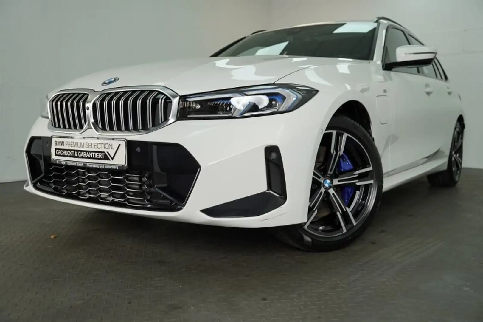 BMW 330 e Touring M Sportpaket *PGSD.AHK.INNOPAKET* Weiß - 2