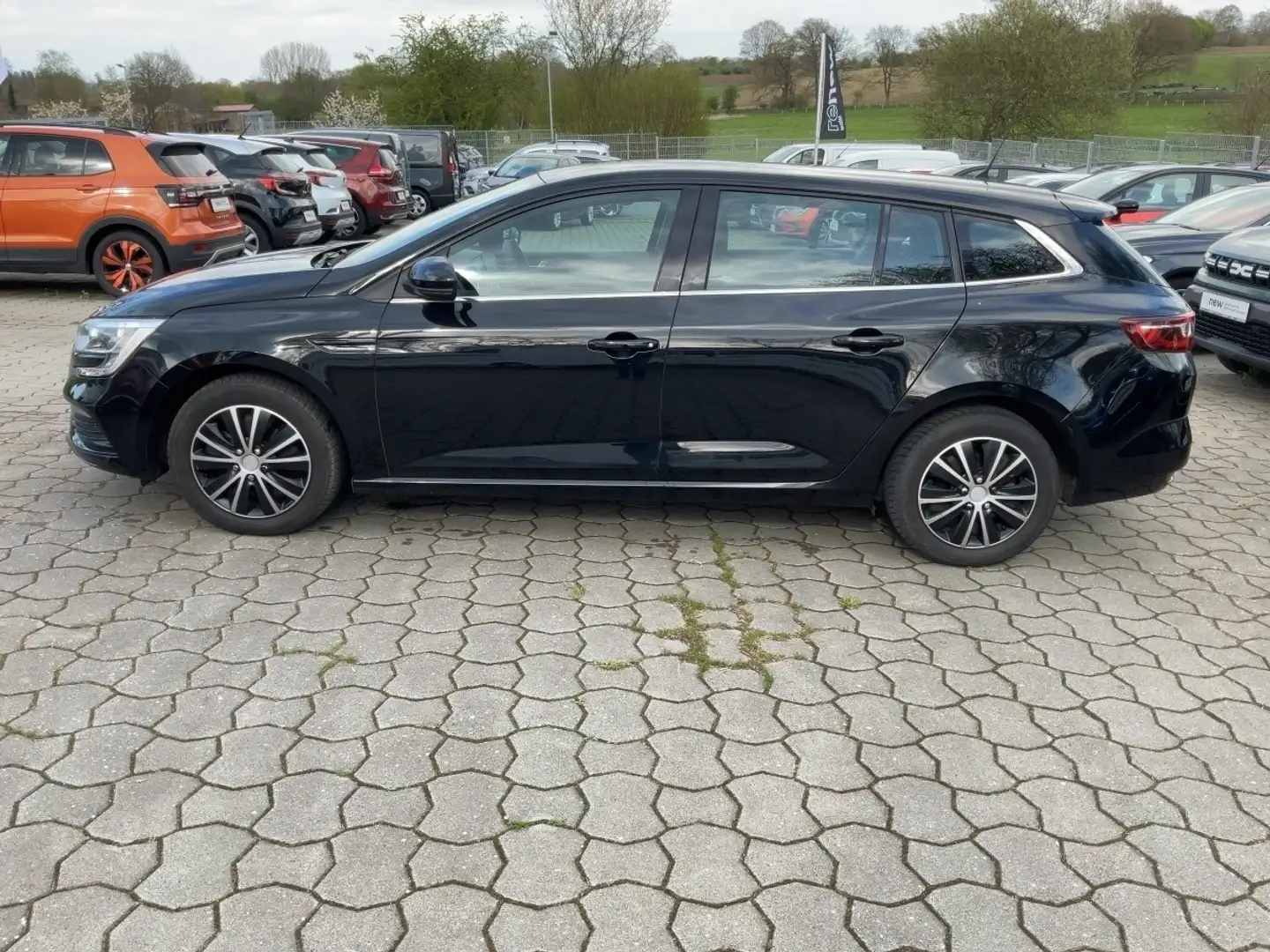 Renault Megane IV Grandtour Life TCe 115 Schwarz - 2