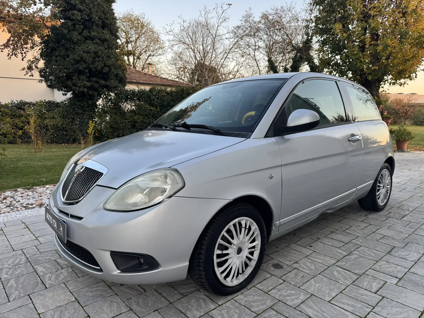 Lancia Ypsilon Ypsilon 1.4 Platinum ecochic Gpl OK NEOPATENTATI Grijs - 2