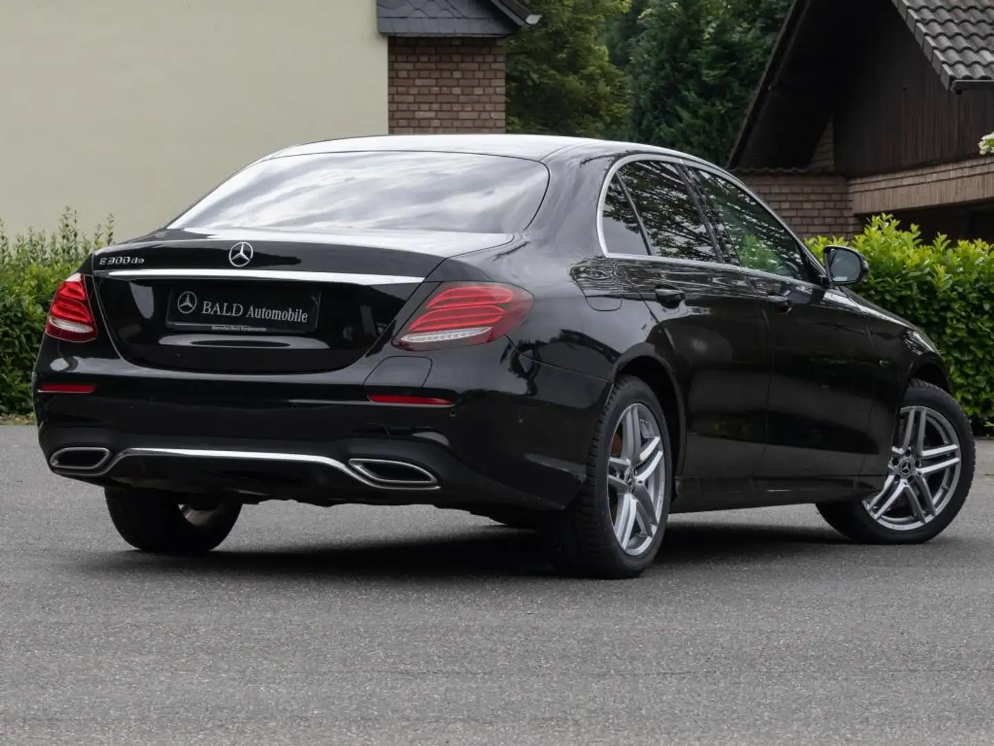 Mercedes-Benz E 300 de AMG/Comand/Wide/LED/AHK/Cam/Amb/Totw/18 Schwarz - 2