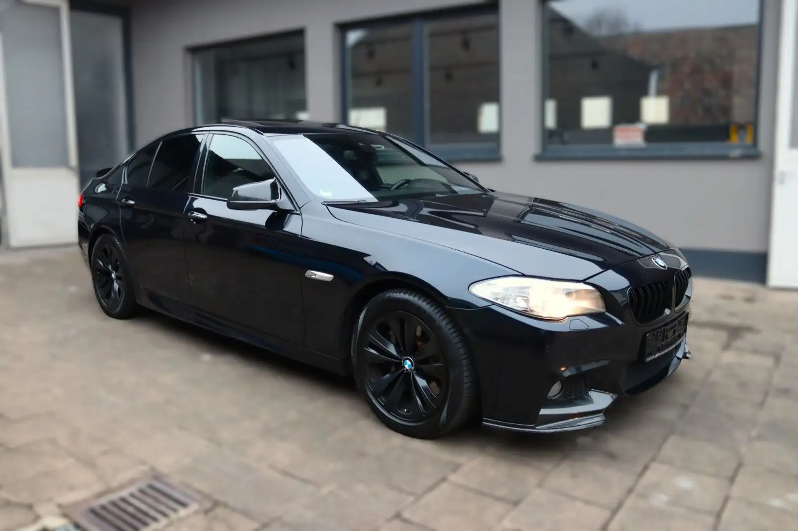 BMW 530 i M-SPORTPAKET+GSD+NAVI.prof+VOLL!!!! Fekete - 2