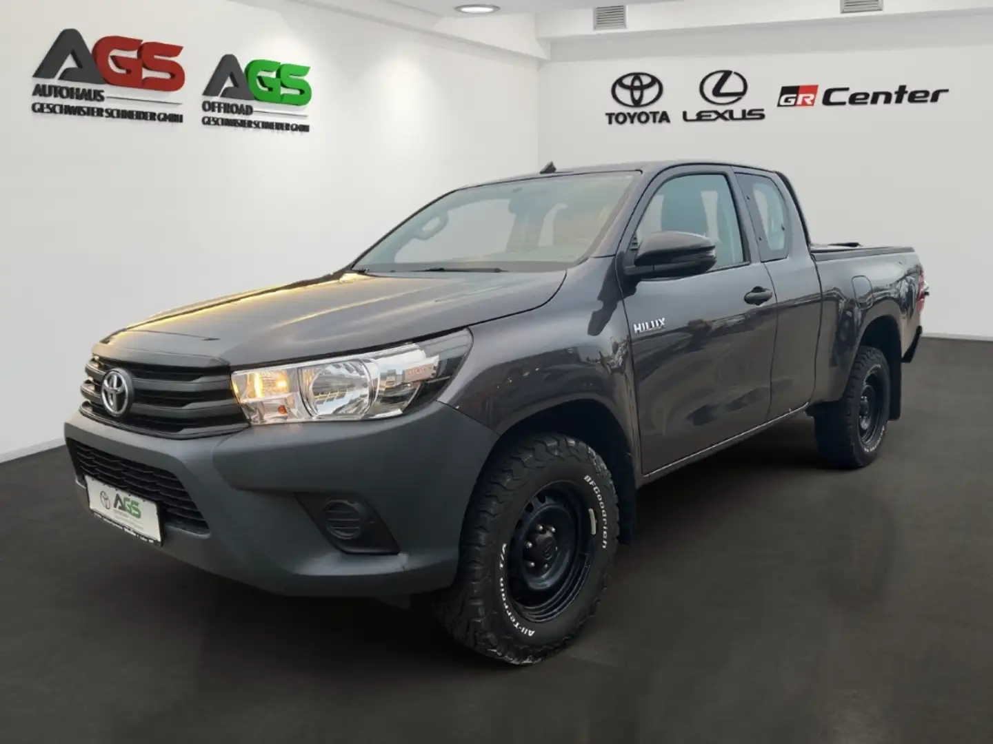Toyota Hilux 2,4L Extra Cab Duty 4x4 Schalter Grijs - 1