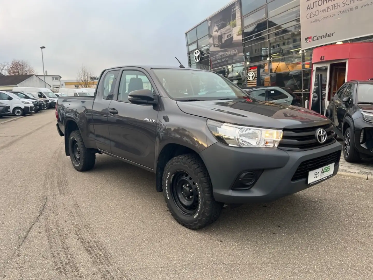 Toyota Hilux 2,4L Extra Cab Duty 4x4 Schalter Grijs - 2