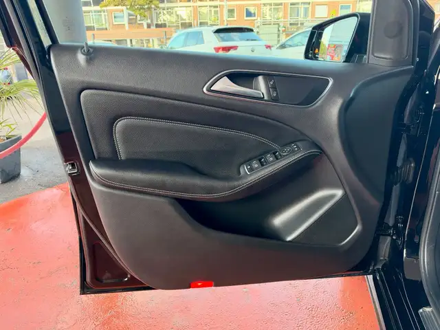 Mercedes-Benz B-Class view 14