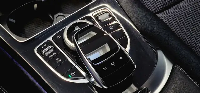 Mercedes-Benz C-Class view 19
