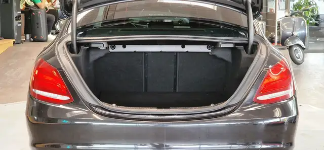 Mercedes-Benz C-Class view 9