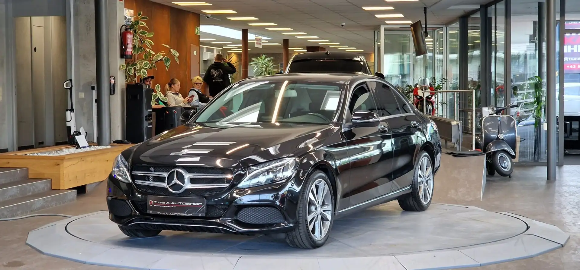 Mercedes-Benz C 220 d 4Matic Aut. *Ambiente-Beleuchtung*Navi*18Zoll*LE Schwarz - 1