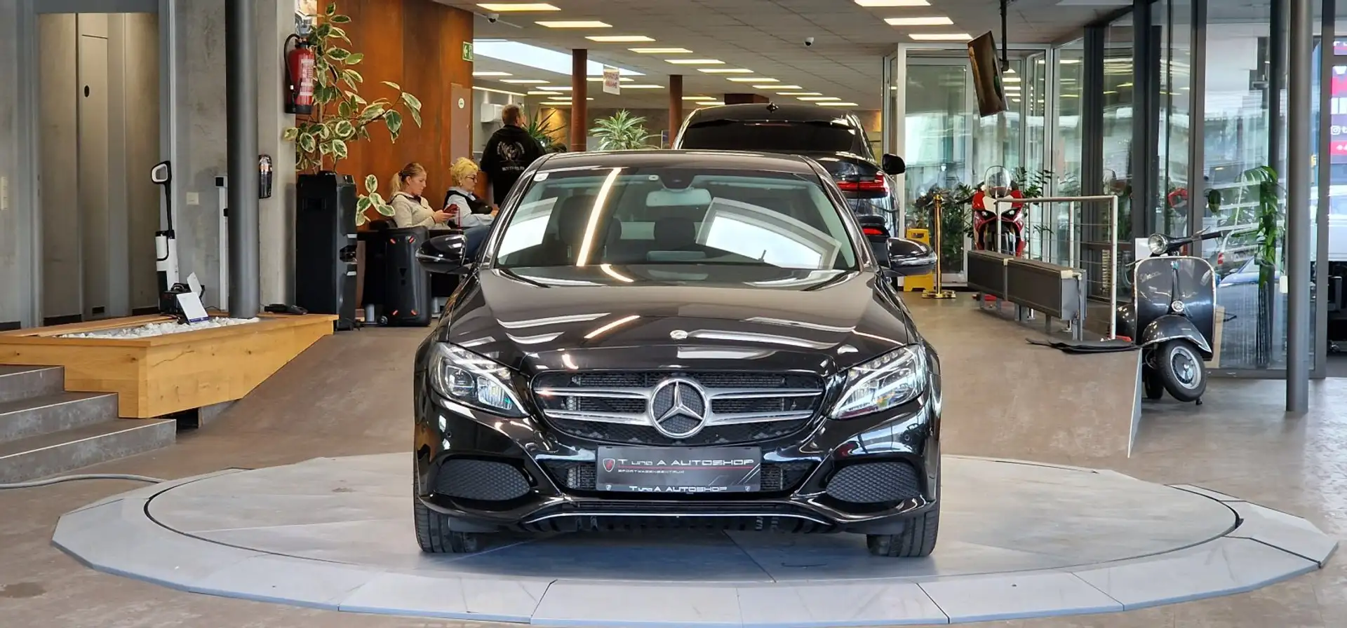Mercedes-Benz C 220 d 4Matic Aut. *Ambiente-Beleuchtung*Navi*18Zoll*LE Schwarz - 2