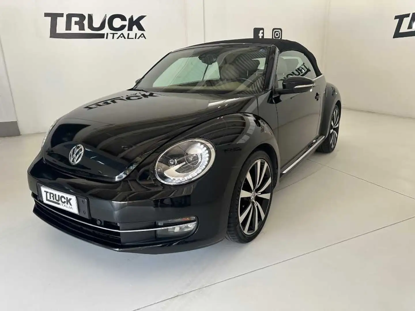 Volkswagen Maggiolino 2011 Cabrio - Maggiolino Cabrio 2.0 tdi bm Sport Noir - 2