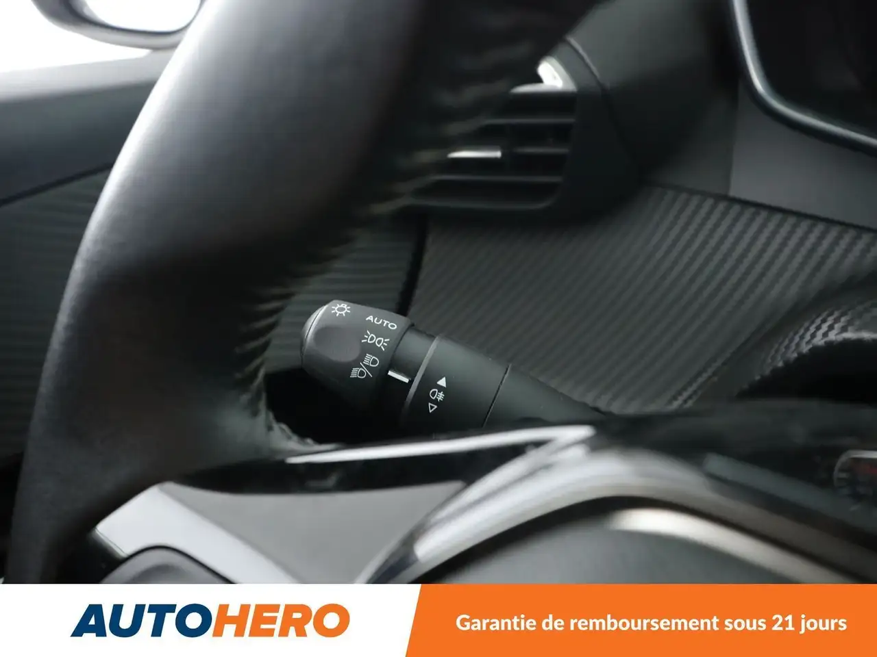 Peugeot 208 208 — photo 28