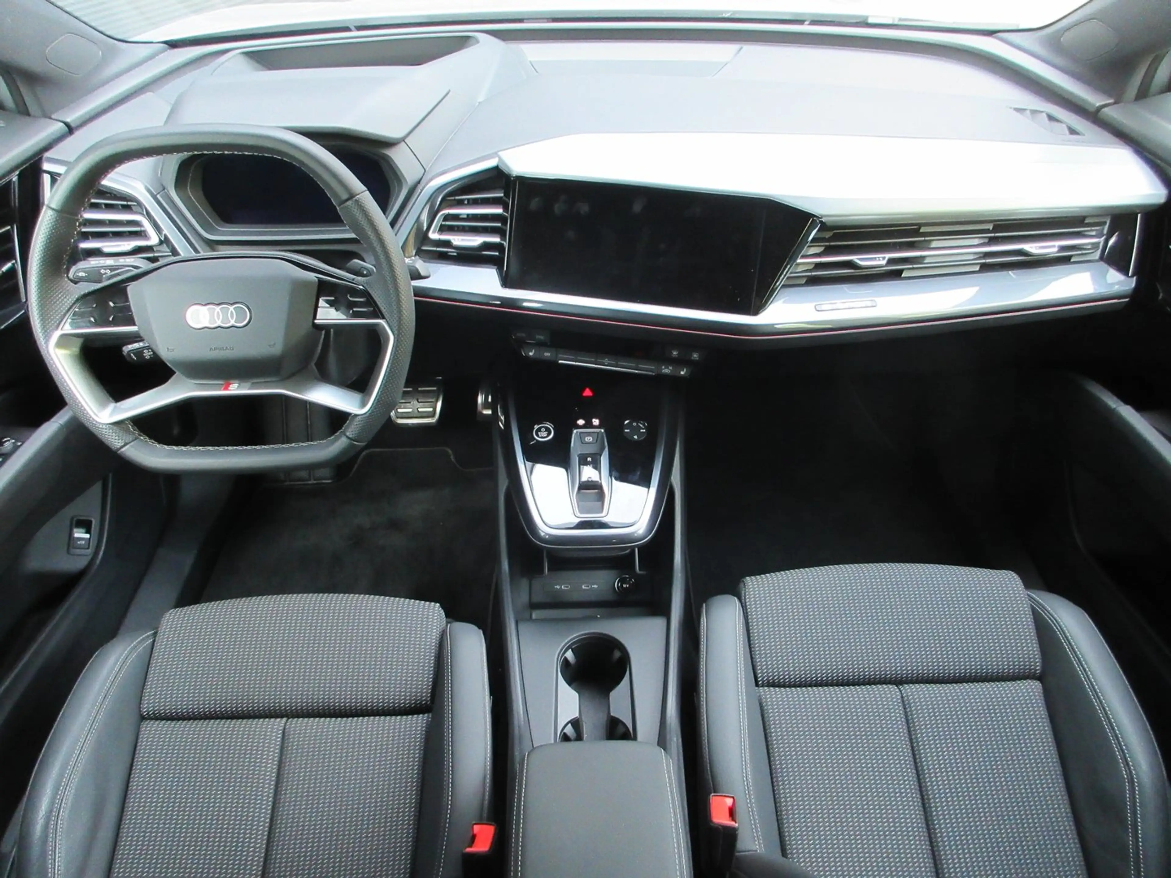 Audi Q4 e-tron Audi Q4 45 e-tron — photo 13