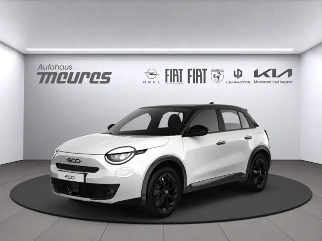 Fiat 600 Street, 100 PS Benziner, Klima & Infotainment, Gel