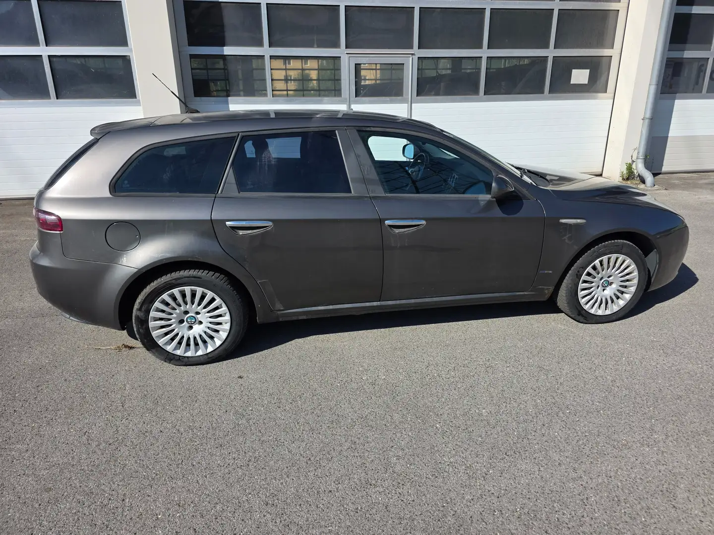 Alfa Romeo 159 Alfa 159 SW 1,9 JTDM 16V Distinctive Distinctive - 2