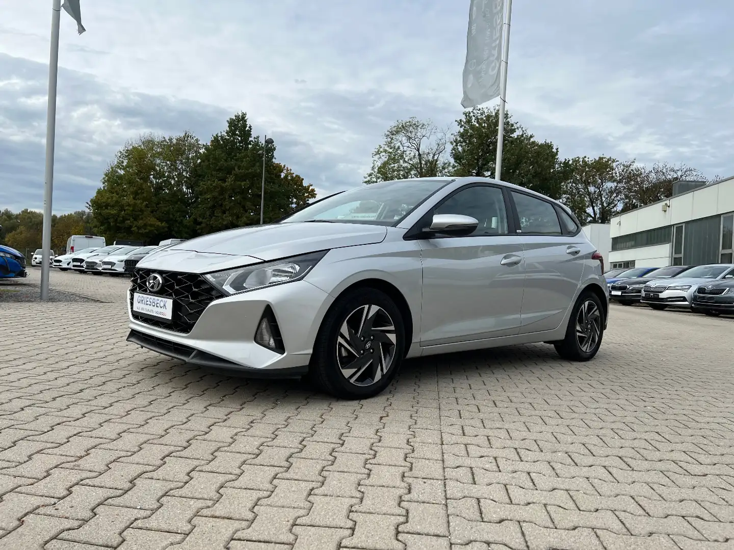 Hyundai i20 1.0 T-GDI Select *Sitzheizung Klima Alu* Silber - 1