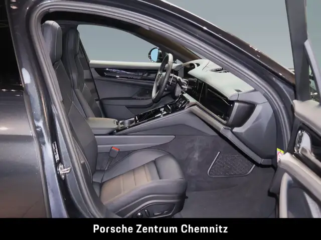 Porsche Panamera view 13