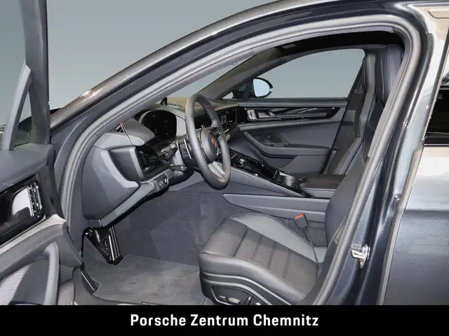 Porsche Panamera view 12