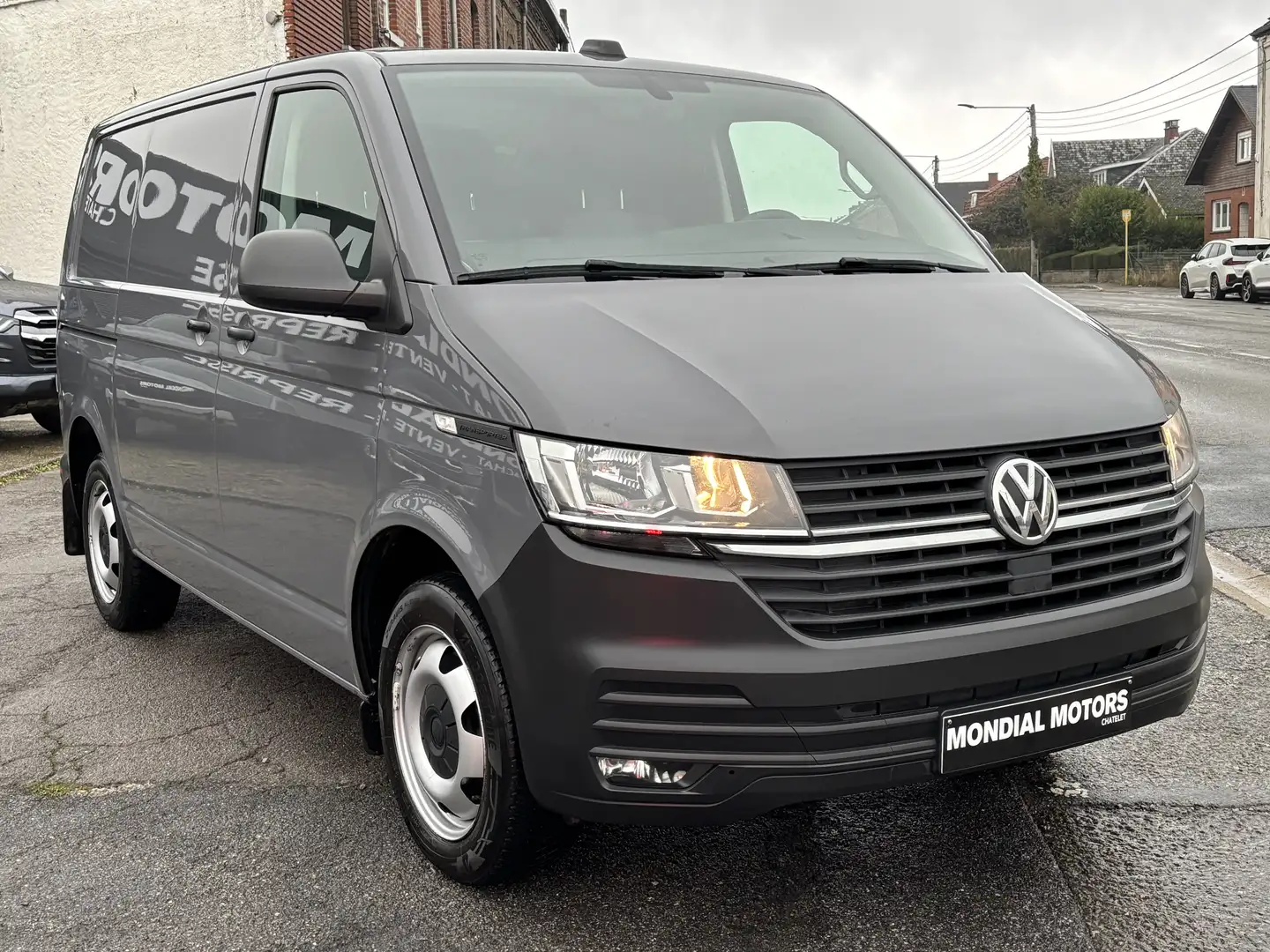 Volkswagen T6 Transporter 2.0 TDi BOITE-AUTO 3 PLACES CUIR CAMERA TVAC Grau - 2