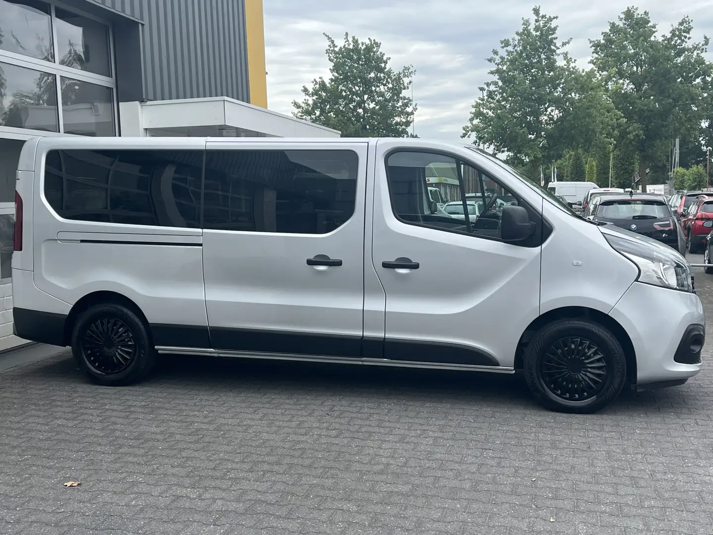 Renault Trafic Passenger 1.6 dCi Grand Authentique Energy incl. B Grijs - 2