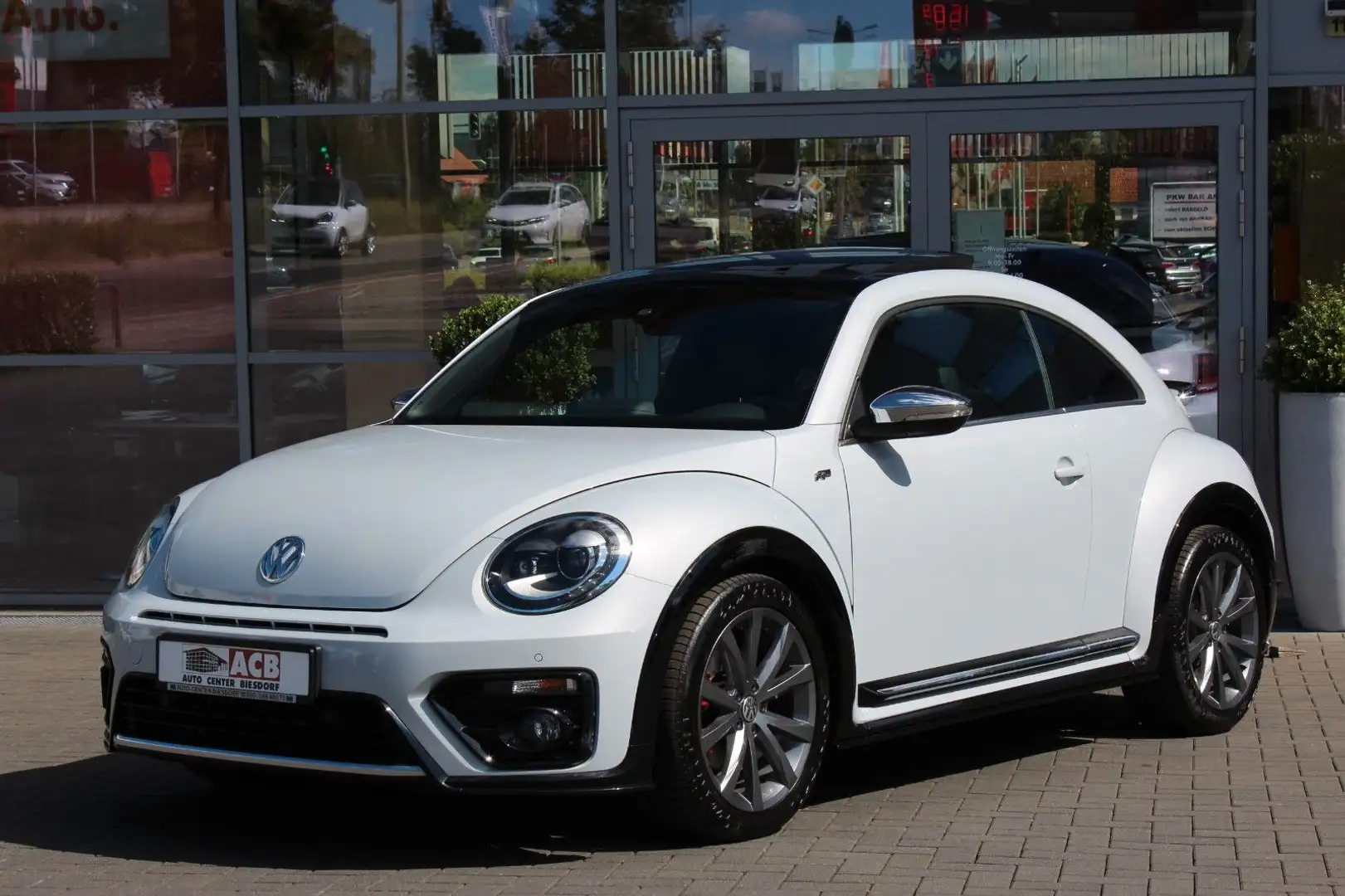 Volkswagen Beetle 2,0 TSI DSG Exclusive R-Line Pano Fender Silber - 2
