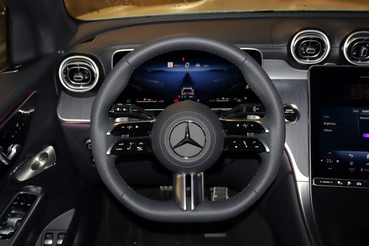 Mercedes-Benz GLC снимка Mercedes-Benz GLC