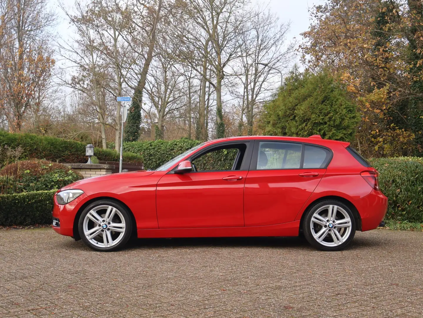 BMW 116 1-serie 116i M-Sport 136pk 18"/Sportchass/Stoelver Rot - 2