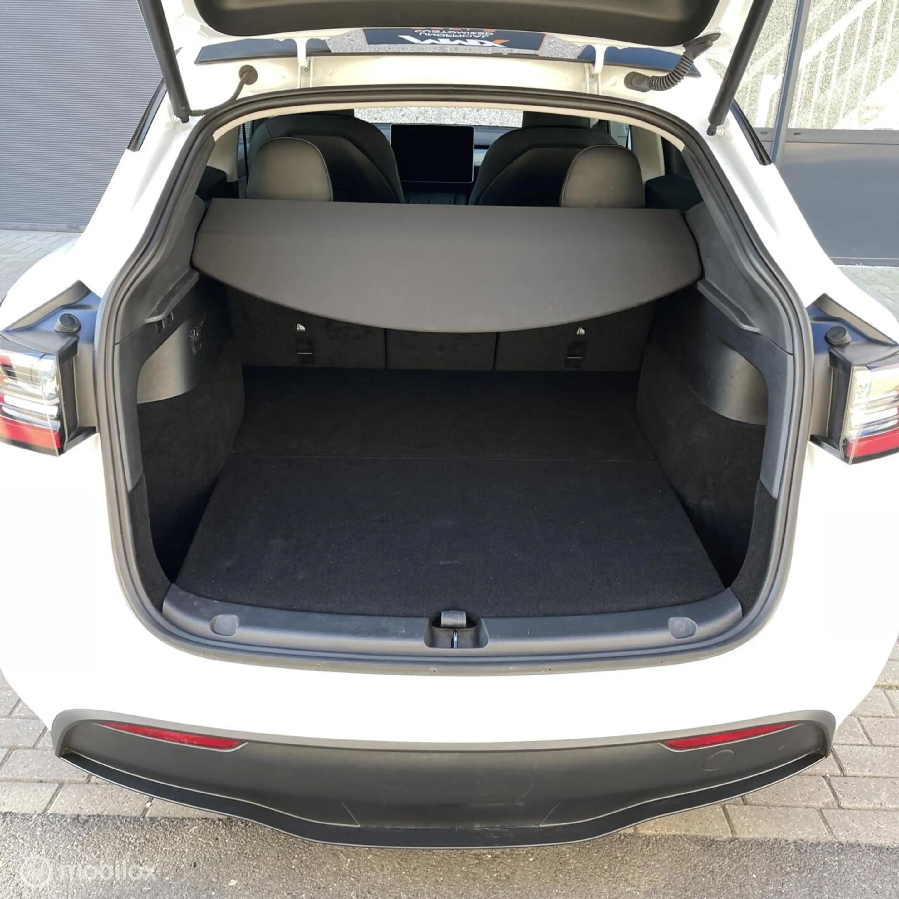 Tesla Model Y + MMX PACK + IAP + 20" — photo 19