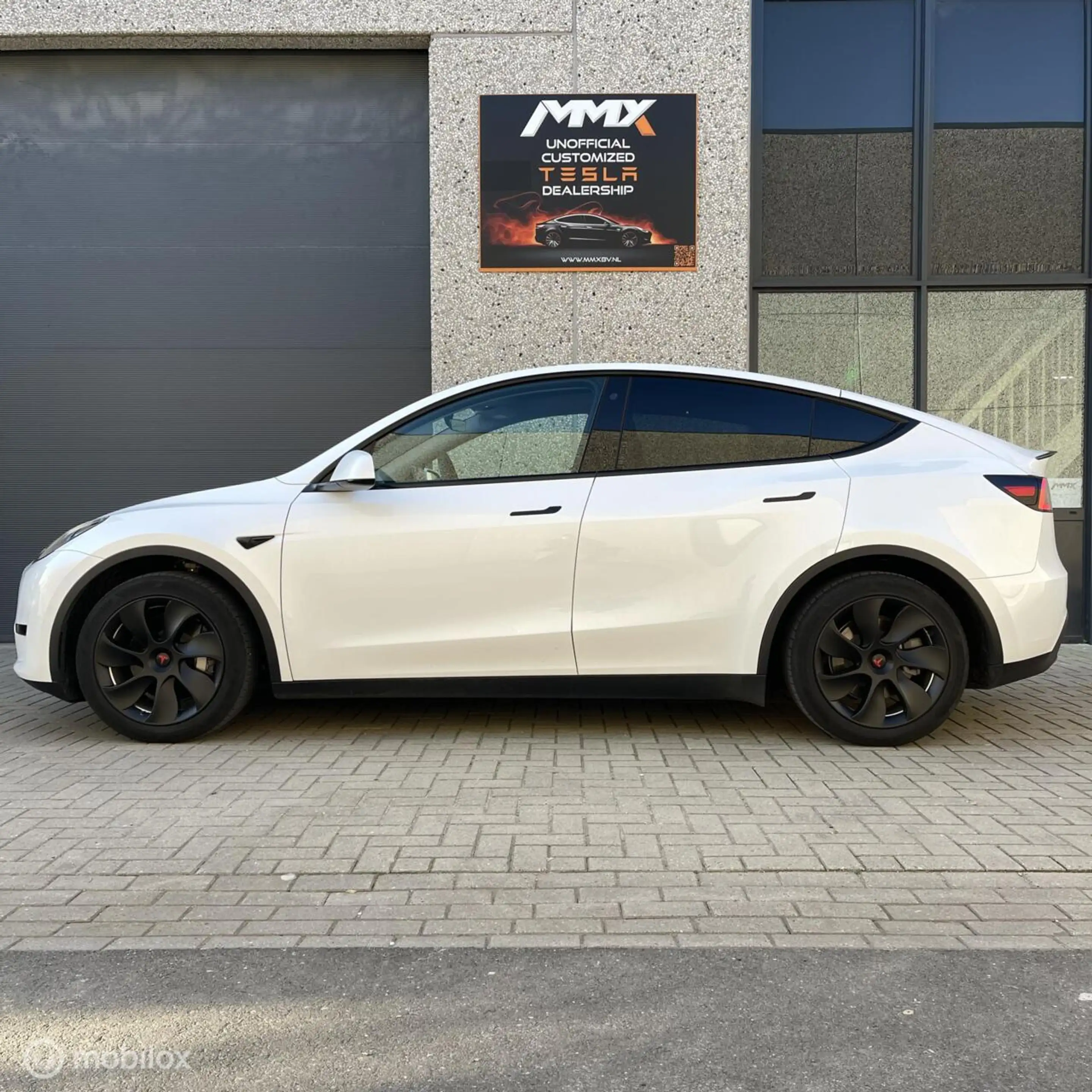 Tesla Model Y + MMX PACK + IAP + 20" — photo 6
