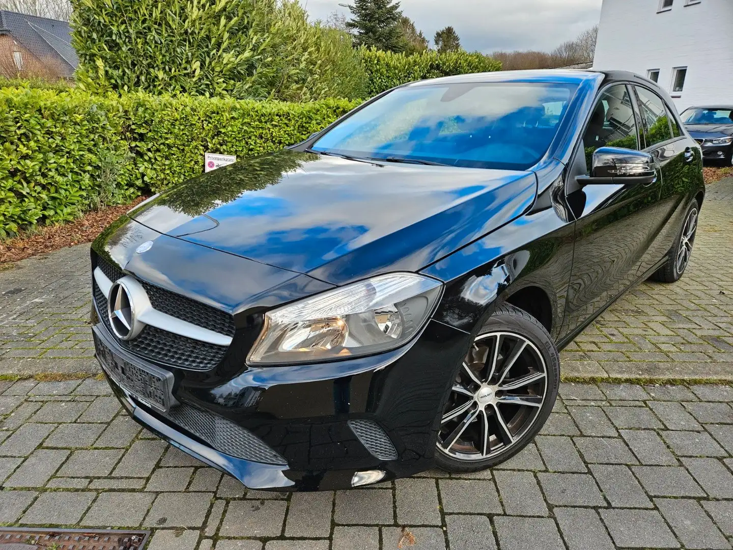 Mercedes-Benz A 160 Navi Klima Facelift Schwarz - 1