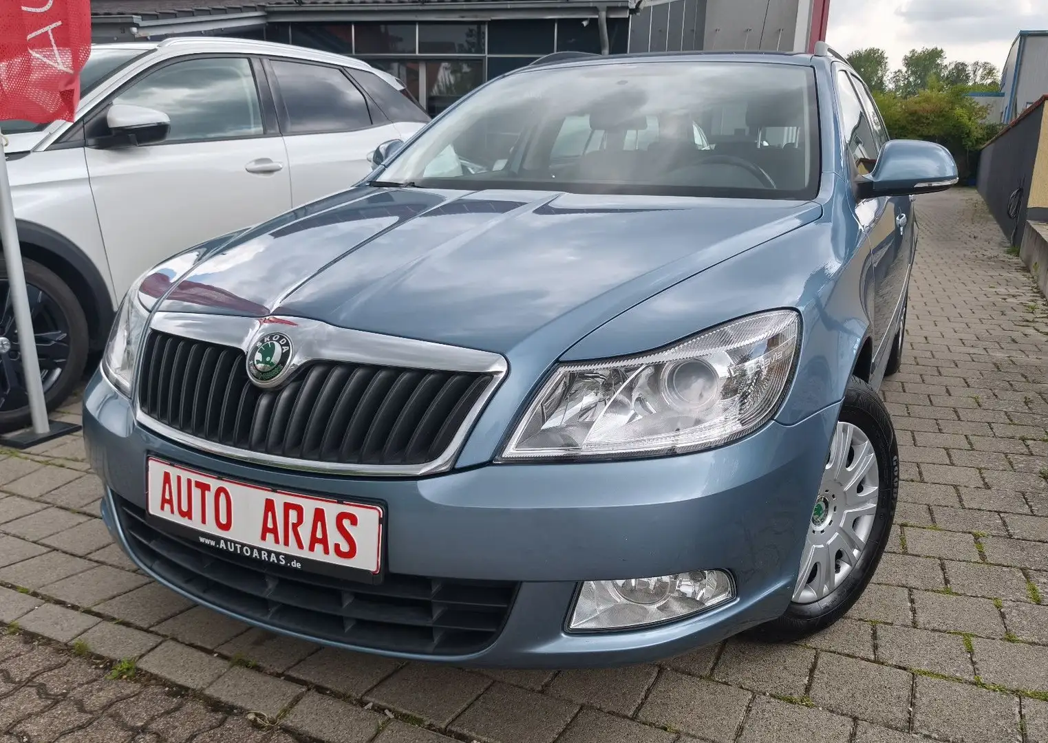 Skoda Octavia Combi Ambiente 1.8 Automatik Azul - 1