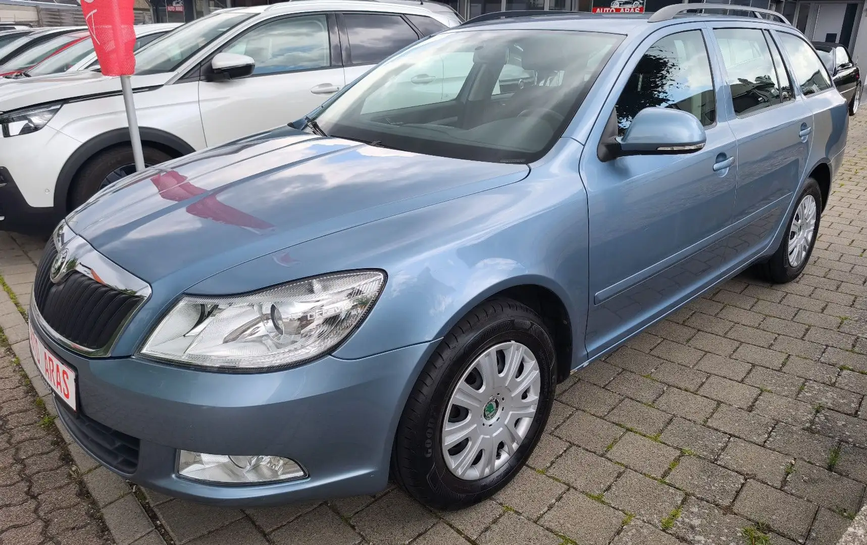 Skoda Octavia Combi Ambiente 1.8 Automatik Azul - 2