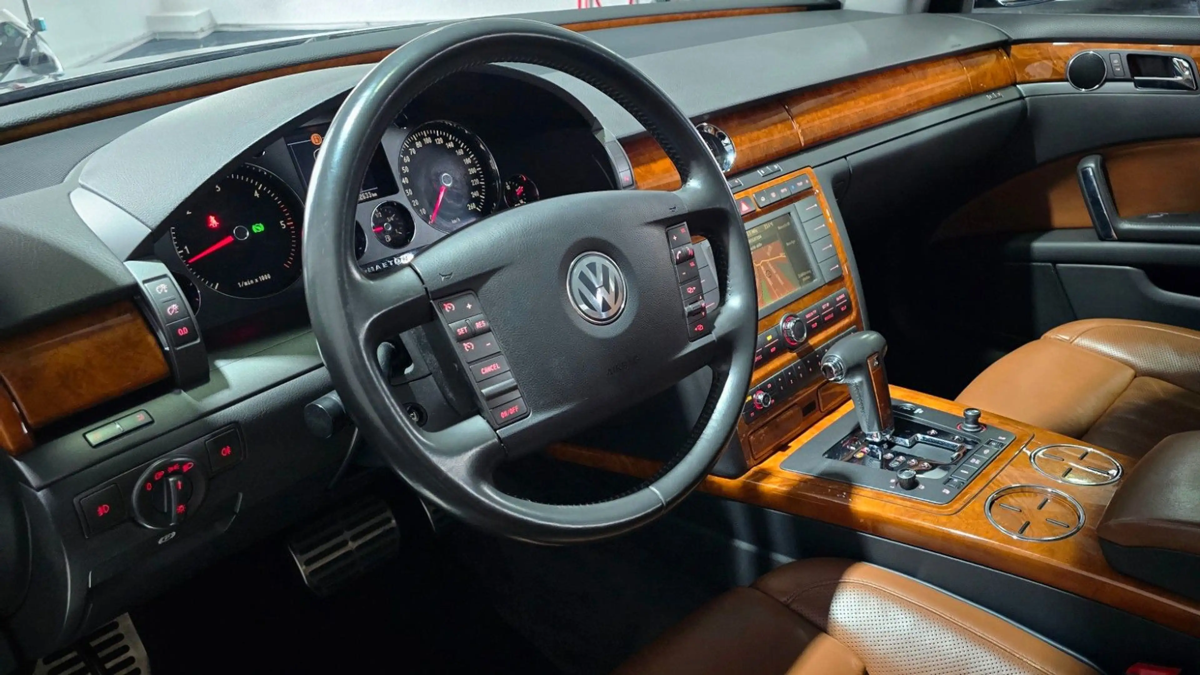 Volkswagen Phaeton V6 TDI 4Motion*INDIVIDUAL*MASSAGE*SITZKL — photo 32