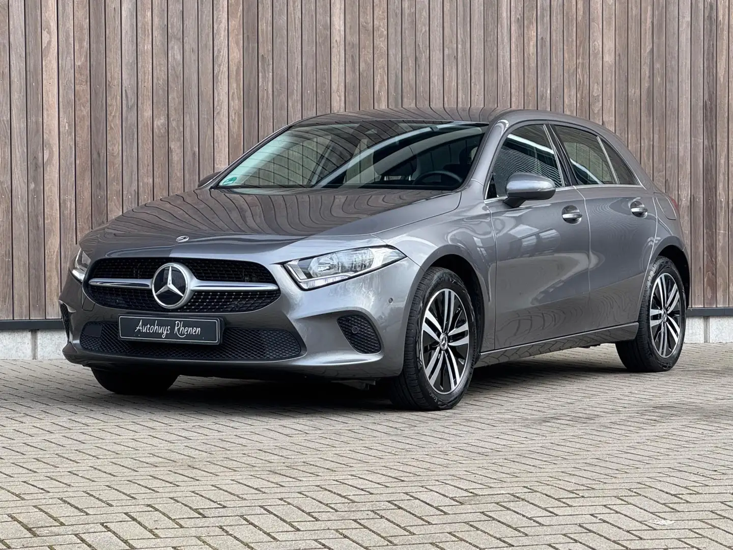 Mercedes-Benz A 250 e Premium / Apple Carplay / Gris - 2
