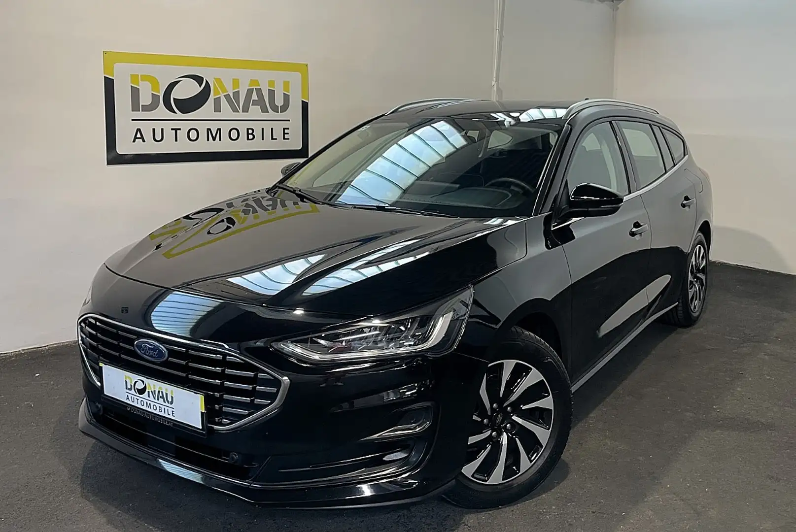 Ford Focus Turnier 1,0 EcoBoost Titanium * Navi * GARANTIE * Schwarz - 1