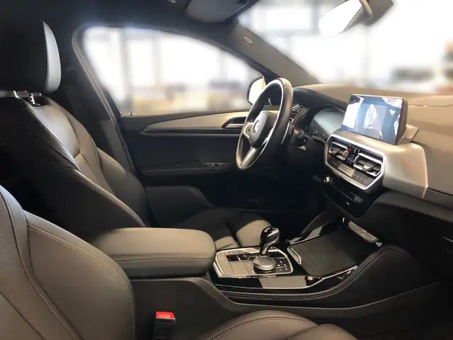 BMW X4 view 13