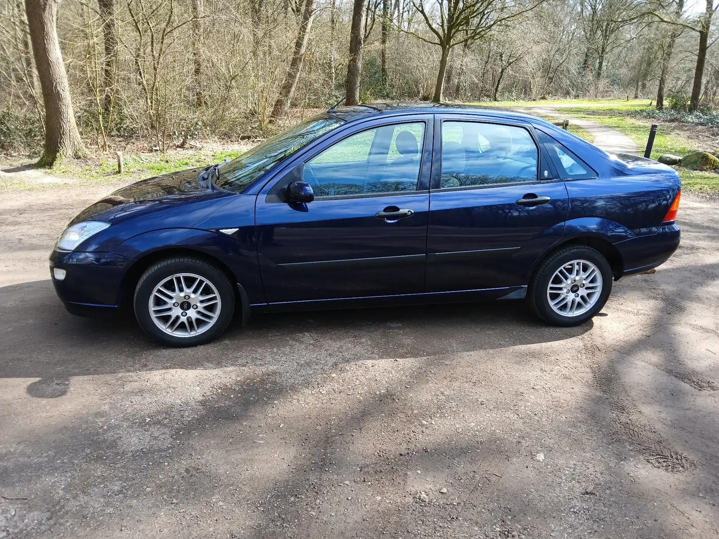 Ford Focus Ghia - 1
