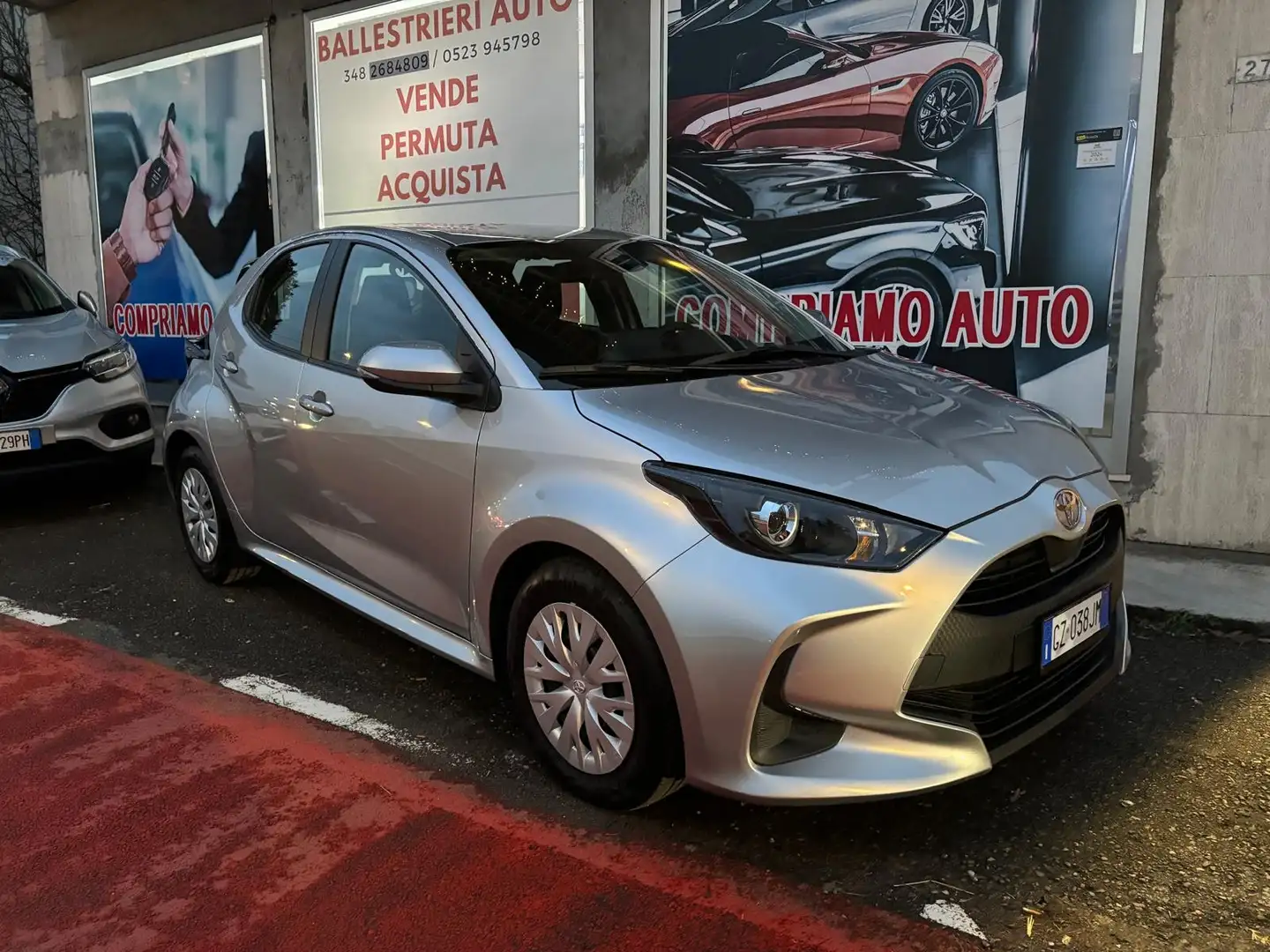 Toyota Yaris Yaris IV 2020 1.5h Active Zilver - 2