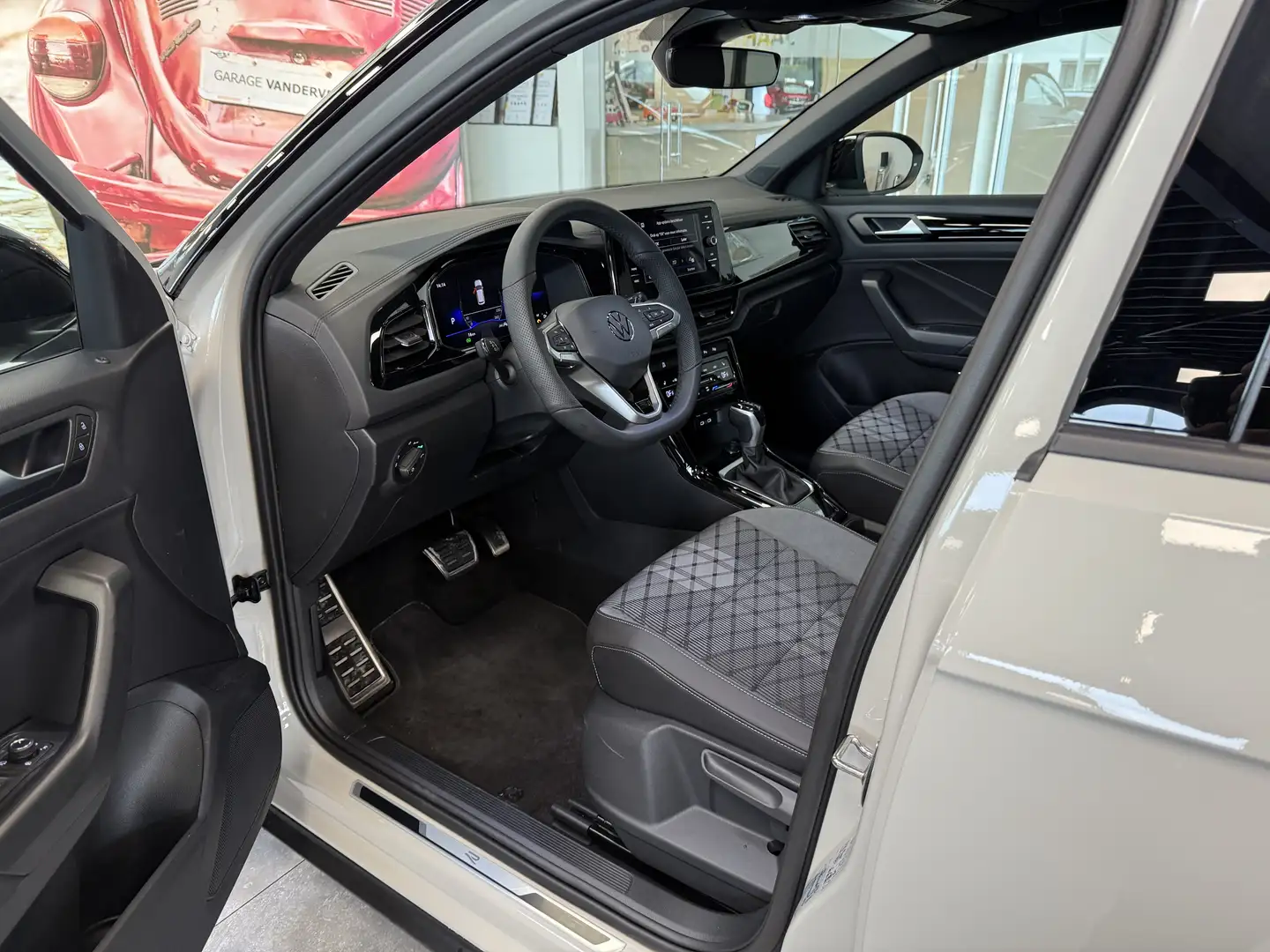 Volkswagen T-Roc T-Roc 1.5 eTSI OPF DSG R-Line * pano-dak * 0 km ! - 2