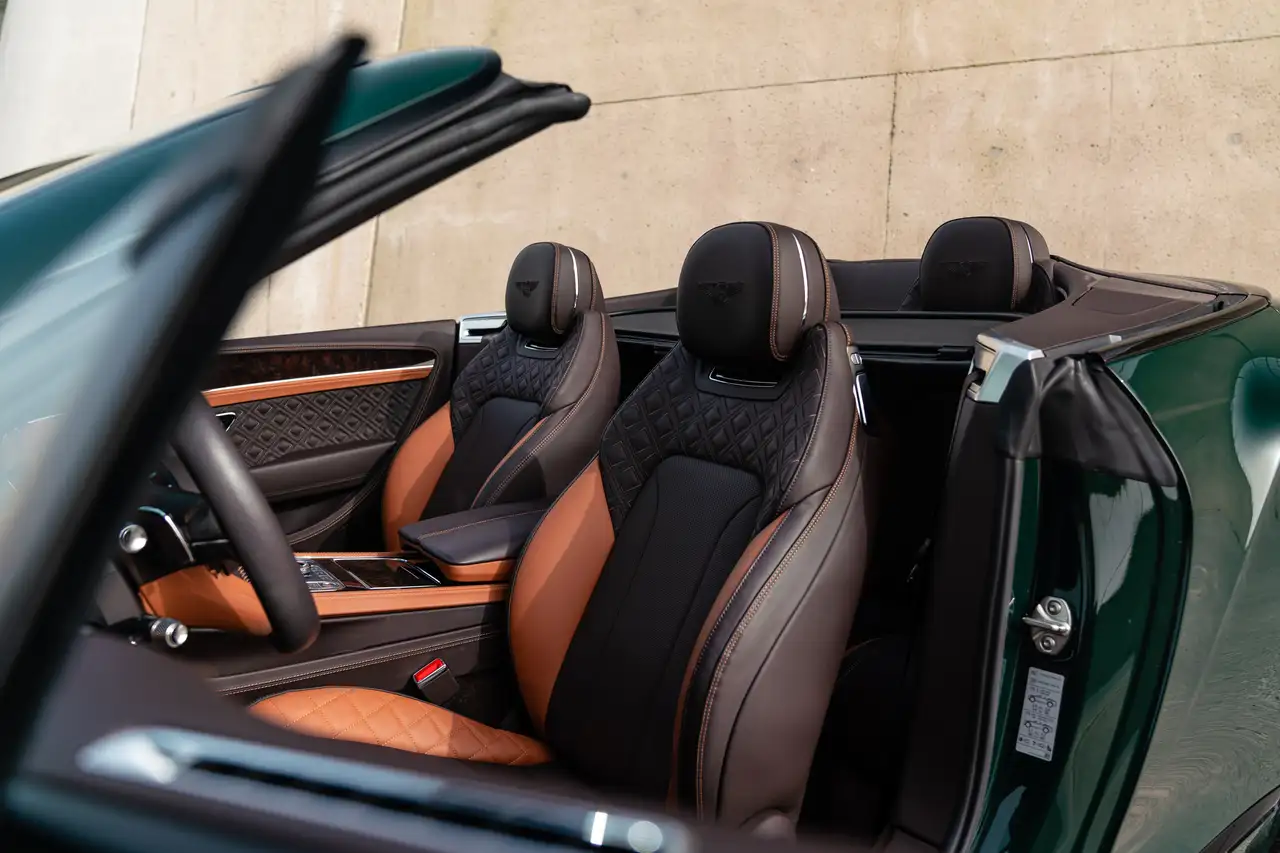 Bentley Continental GTC 2024 — фото 14