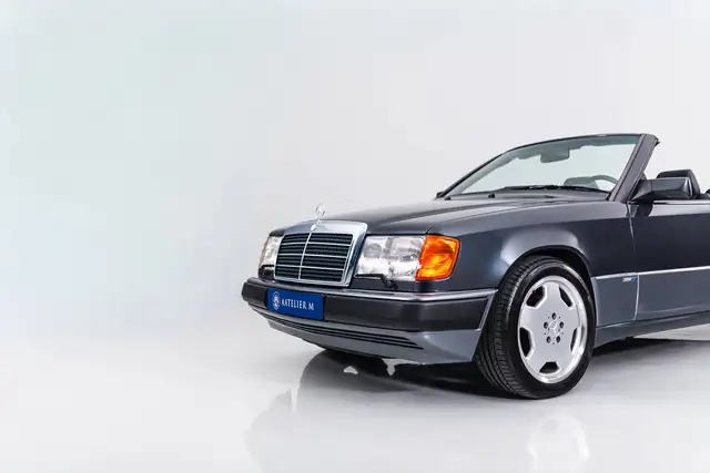 Mercedes-Benz 300 view 13