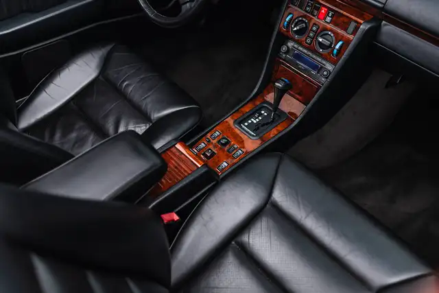 Mercedes-Benz 300 view 15