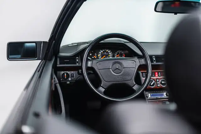 Mercedes-Benz 300 view 8