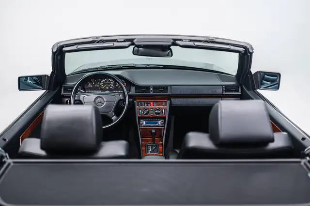 Mercedes-Benz 300 view 5