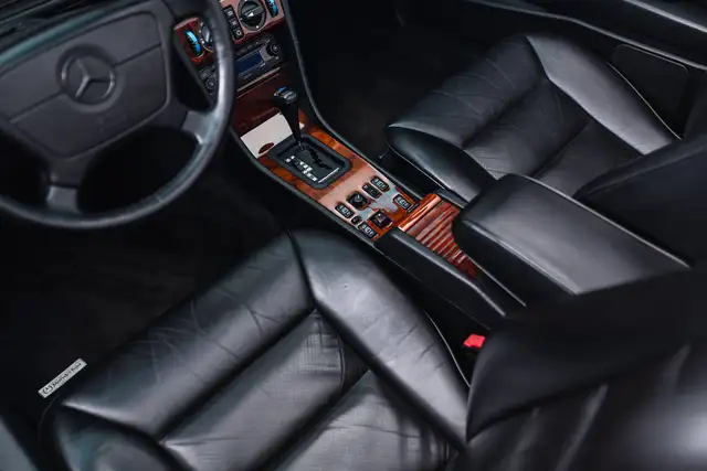 Mercedes-Benz 300 view 10