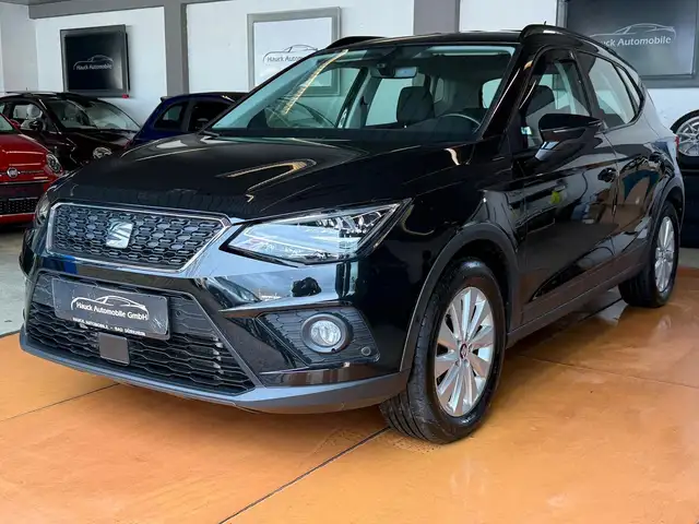 SEAT Arona Style Autom. / Navi / 8-fach bereift