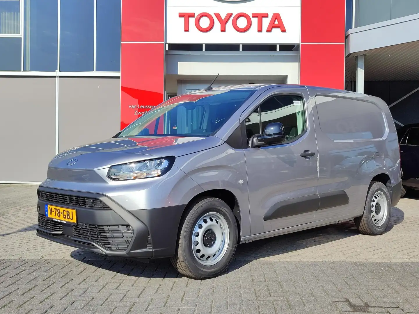 Toyota Proace City Long NAVIGATIOR 50KWH ELECTRIC L2 NIEUW EN DIRECT Grijs - 1