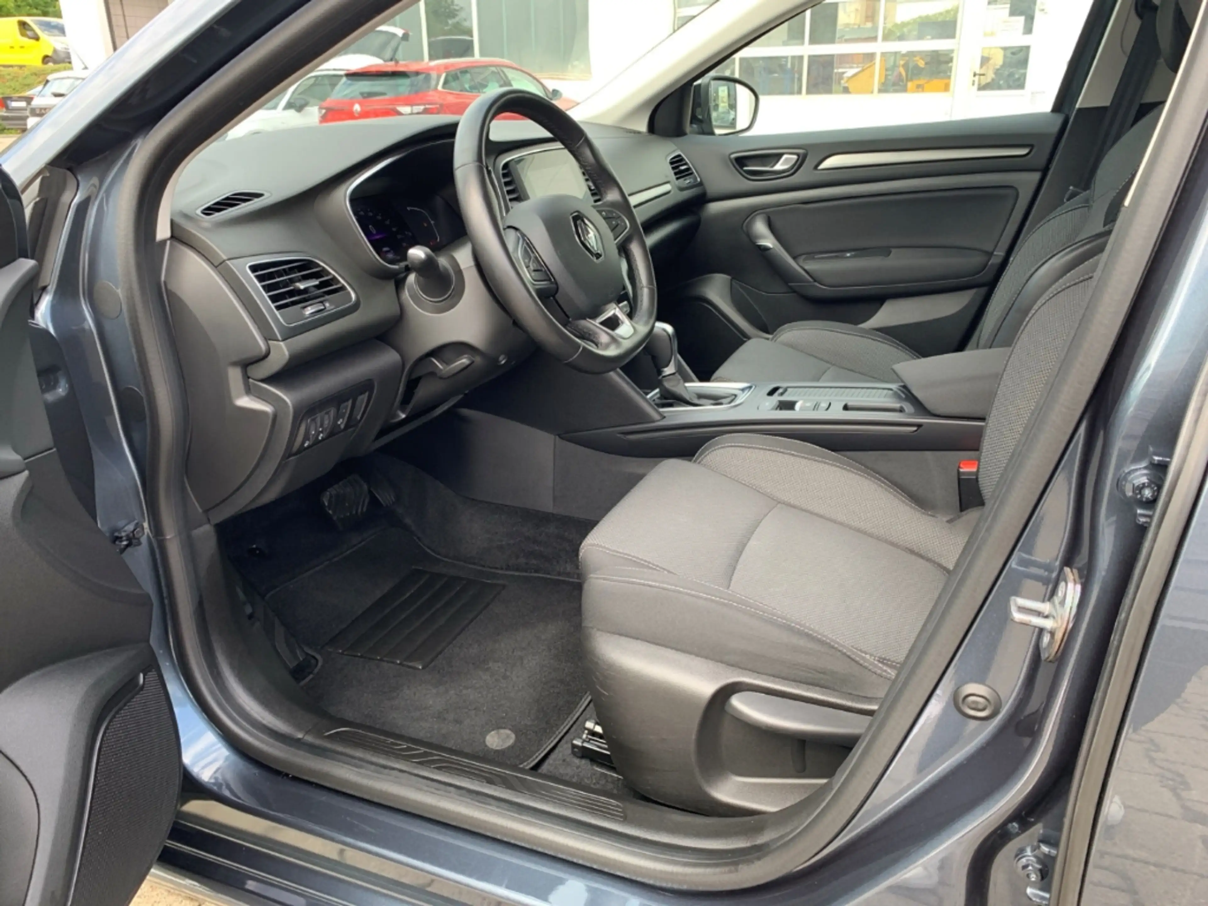 Renault Megane GRANDTOUR EQUILIBRE 1.5 dCi 115 SHZ+NAVI — photo 9