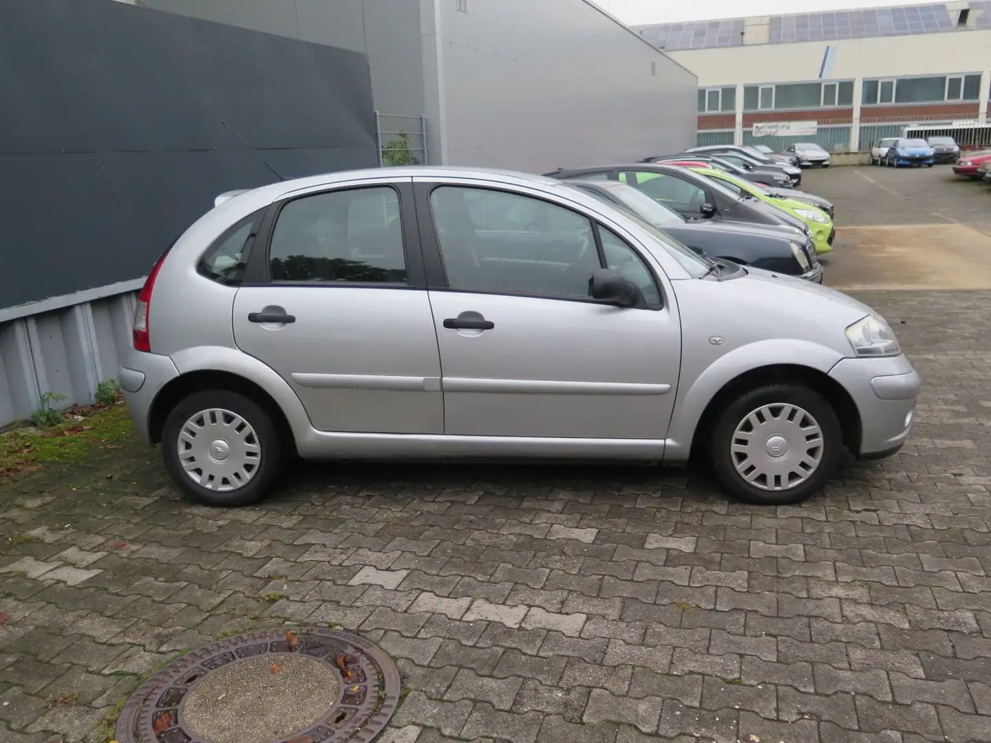 Citroen C3 1.4 Confort Tüv,11/2026,org 64Tkm, sehr gepfl. Silber - 1