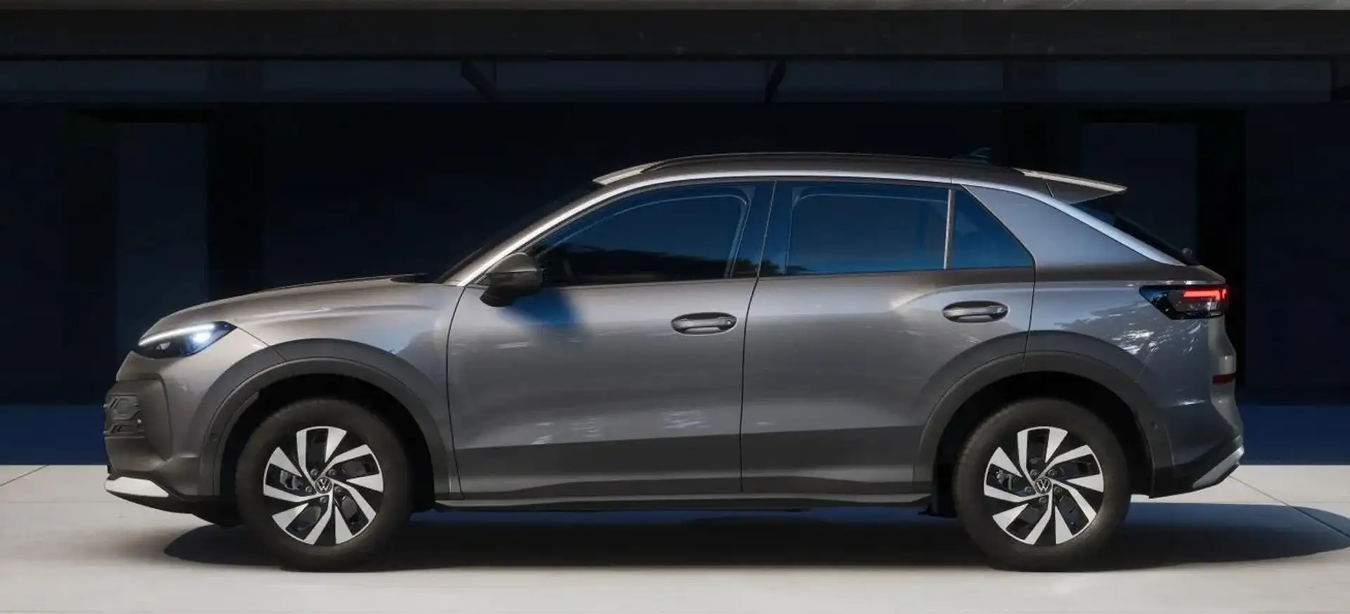 Volkswagen T-Roc 1.5 eTSI Life MJ26 *LED*Kamera*ACC*Alu* Grijs - 2