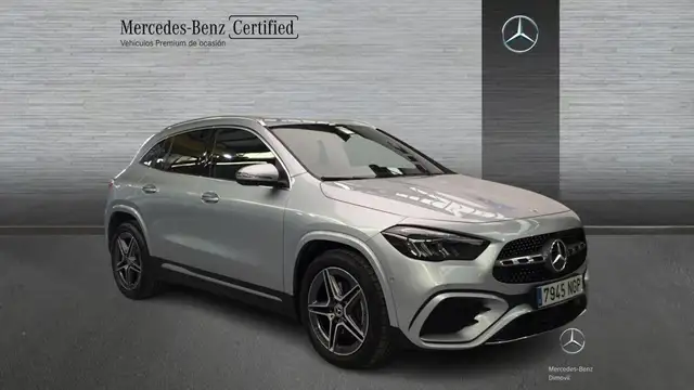Mercedes-Benz Gla view 3